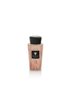 Ambientador en spray Baobab Collection White Pearls, frasco rosado con tapa negra.