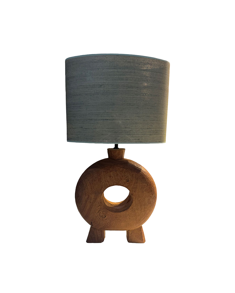 Lámpara de sobremesa Nuru de madera marrón, base escultórica y pantalla cilíndrica gris