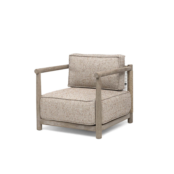 Butaca Mieke de teca natural con tapizado beige jaspeado y asiento acolchado