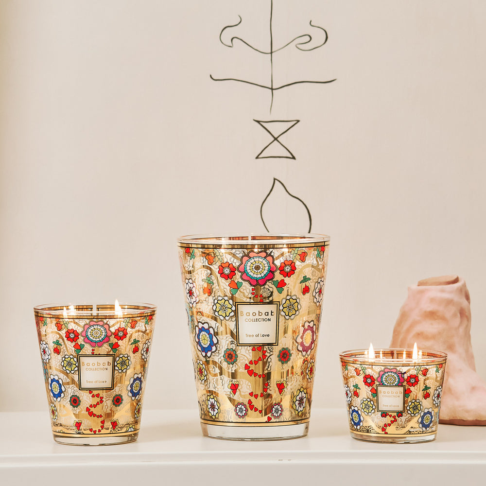 Juego de velas aromáticas Baobab en vasos de vidrio con estampado floral y corazones