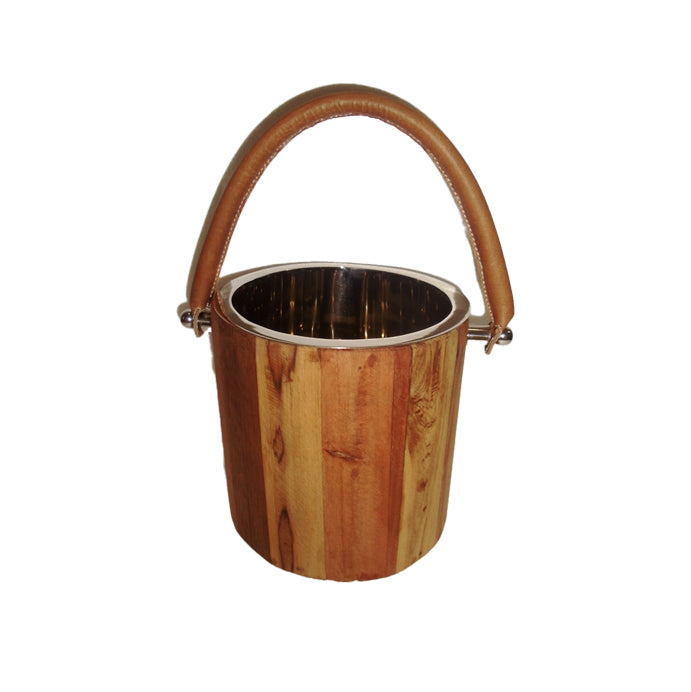 Cubeta de madera con asa y borde metálico interior