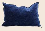 Cojín rectangular jacquard Kilim azul noche, textura tejida y borde cosido
