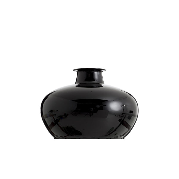 Jarrón de vidrio negro con cuello estrecho y cuerpo abombado, acabado brillante