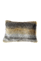 Cojín rectangular de piel sintética gris y beige, con reverso gris oscuro.