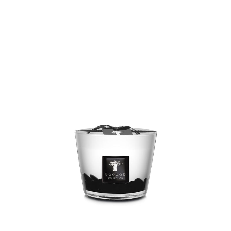 Vela en vaso transparente con diseño negro en la base y etiqueta Baobab Collection