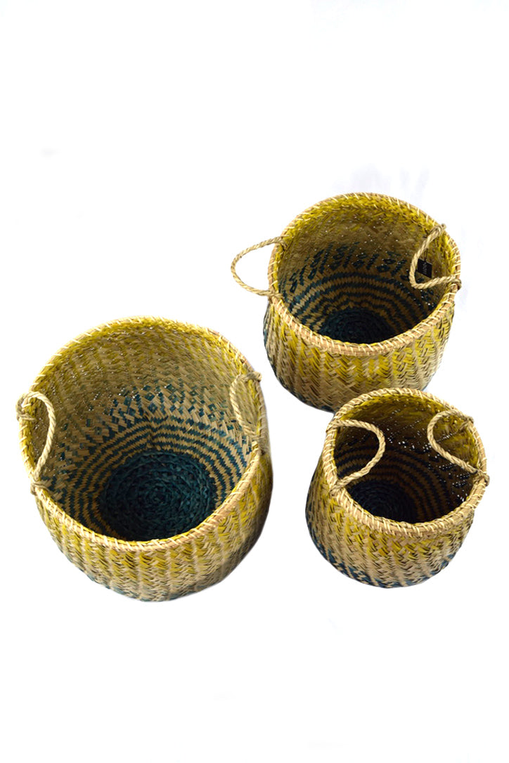 Conjunto de cestos de mimbre redondos con asas, tres tamaños, interior y patrón azul