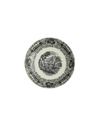 Plato de cerámica negro con decoración paisajística y borde ornamentado