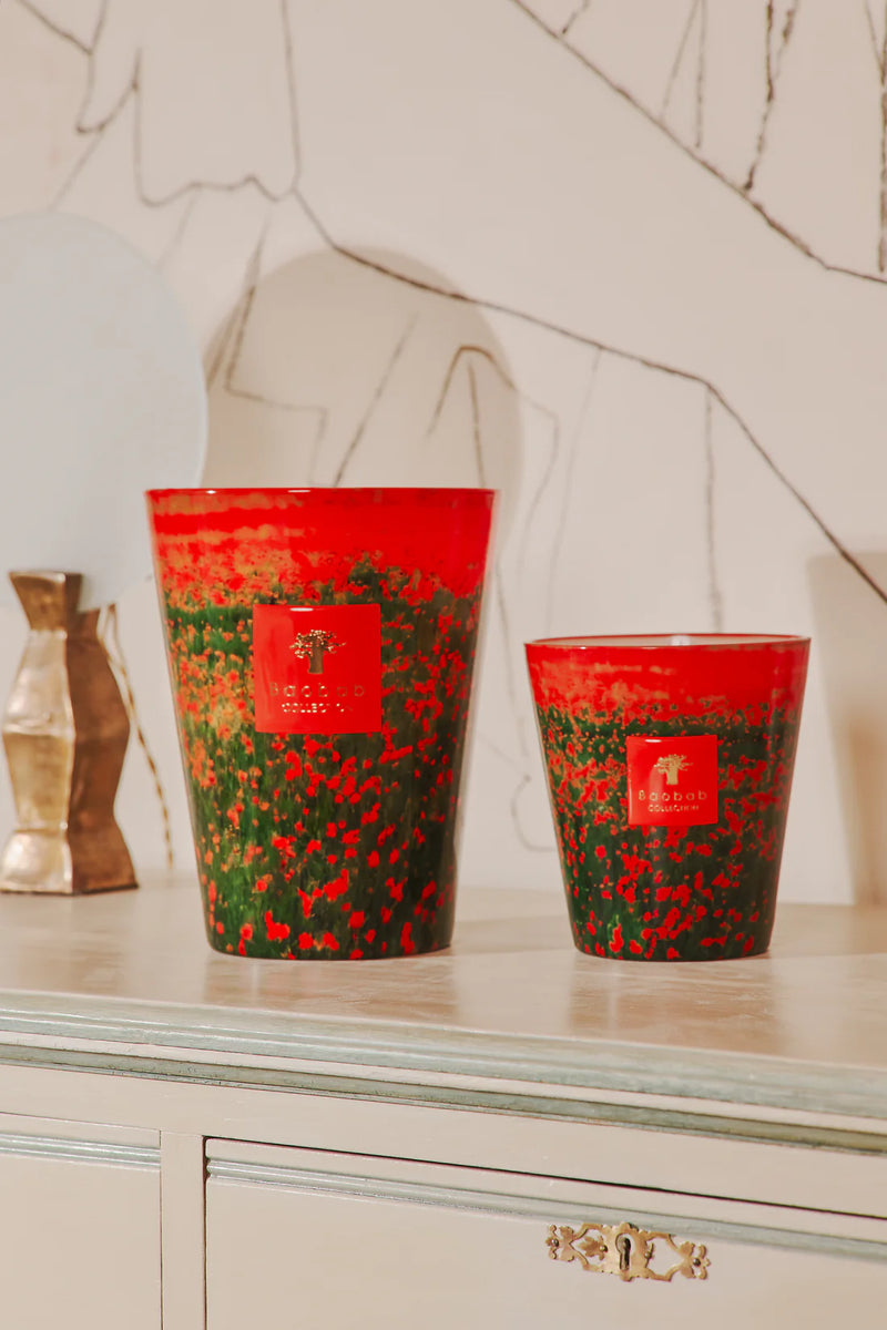 Juego de dos velas Baobab en vasos rojos y verdes con flores, con etiqueta Baobab