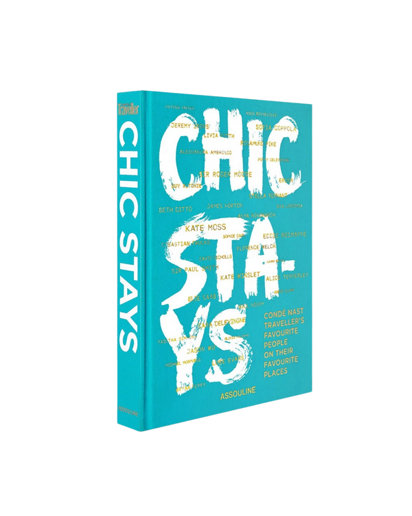 Caja de libro con diseño tipográfico azul y detalles crema