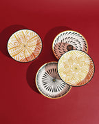 Set de 4 platos de desayuno redondos con diseños florales en tonos amarillos, verdes