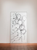 Pintura enmarcada de Albert Coma Bau con figuras abstractas en tinta negra sobre fondo blanco