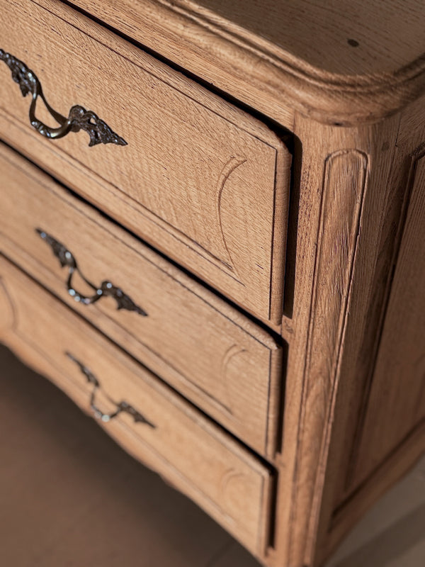 Cómoda francesa  estilo Luis XV