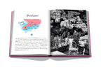 Libro abierto: mapa de Positano a la izquierda y foto en blanco y negro a la derecha.