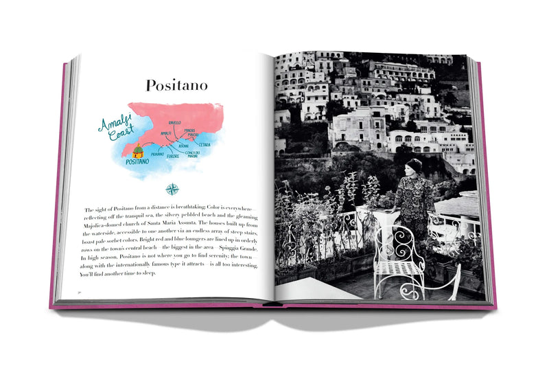 Libro abierto: mapa de Positano a la izquierda y foto en blanco y negro a la derecha.