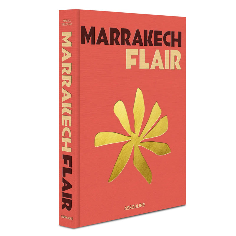 Libro Marrakech Flair coral con tipografía grande y flor amarilla en portada