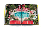 Libro Miami Beach abierto con vista de piscina turquesa y áreas con decoraciones rojas