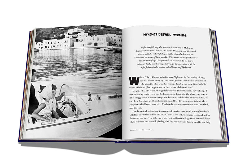 Libro abierto con fotos en blanco y negro y bloques de texto