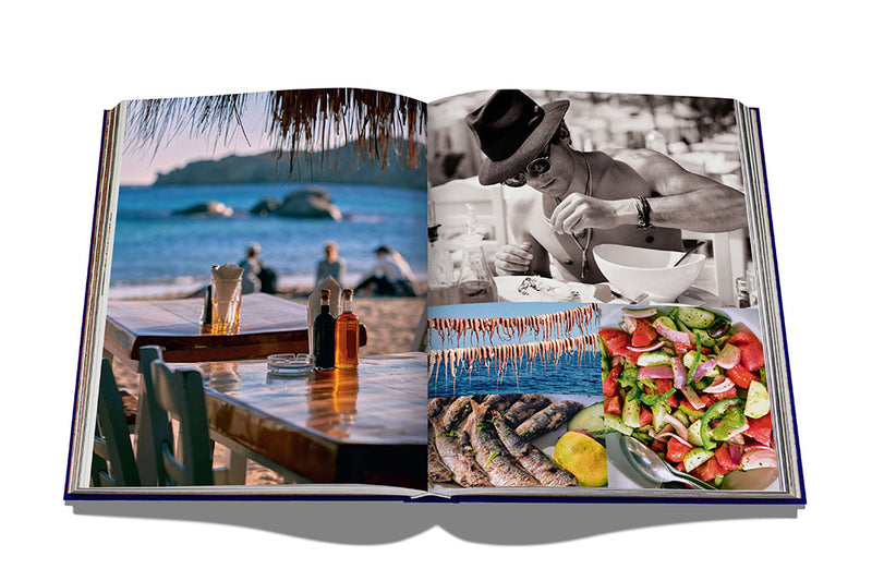 Libro abierto con fotos de playa, bebidas y platos con ensalada