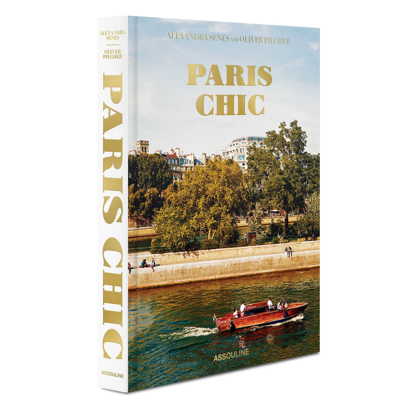 Libro de viaje Paris Chic, portada y lomo con tipografía vertical