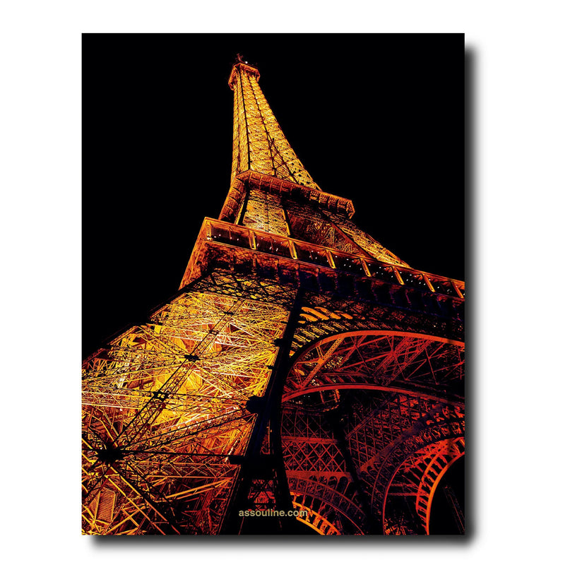 Libro Paris Chic con foto nocturna de la Torre Eiffel iluminada