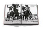 Libro Herencia Polo abierto con fotos de polo ecuestre en páginas enfrentadas