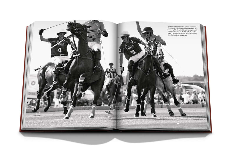 Libro Herencia Polo abierto con fotos de polo ecuestre en páginas enfrentadas