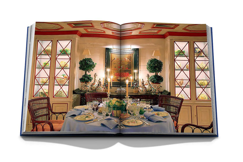 VALENTINO: AT THE EMPEROR´S TABLE