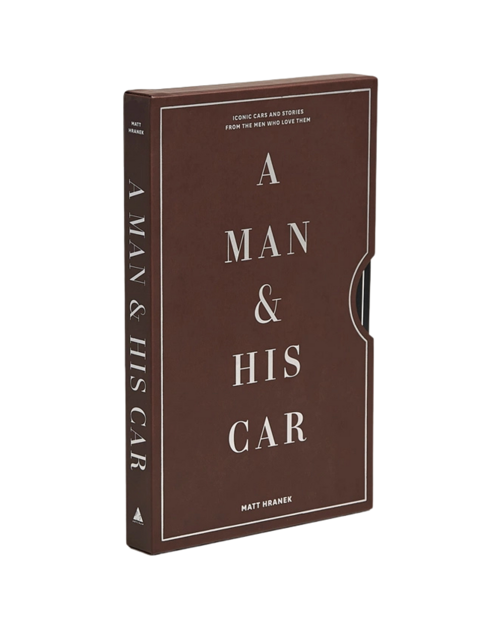 Libro de tapa dura marrón, letras blancas y título vertical A MAN & HIS CAR