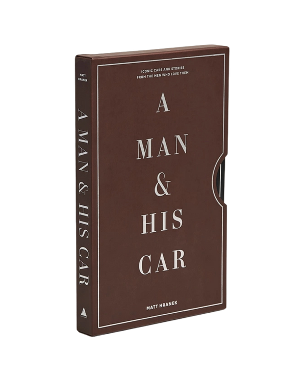 Libro de tapa dura marrón, letras blancas y título vertical A MAN & HIS CAR