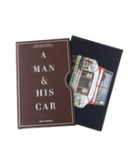 Portada de libro marrón y estuche negro con ilustración de coche