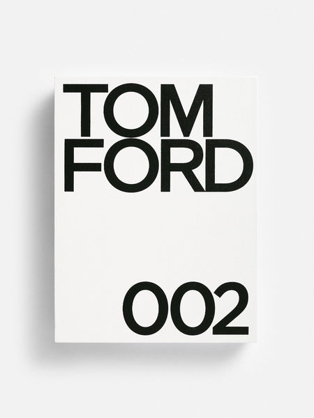Tom Ford 002: caja blanca con logotipo negro y número 002