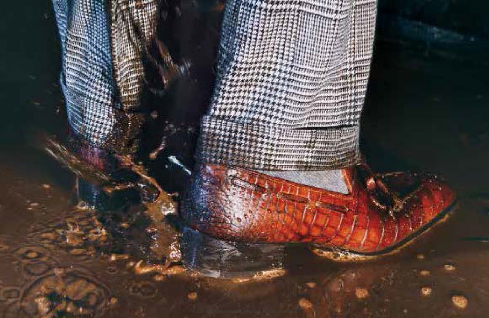 Tom Ford 002: bota de tacón alto roja con estampado tipo cocodrilo