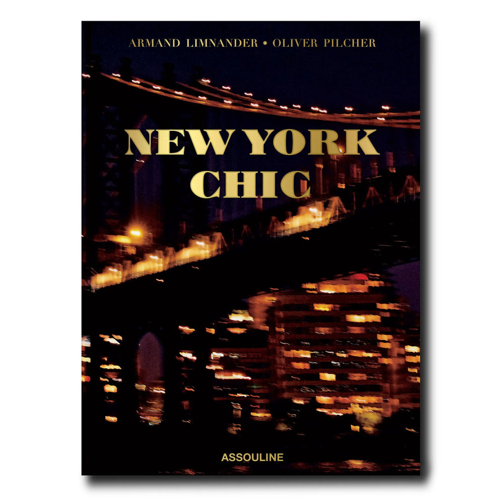 Portada del libro New York Chic con rascacielos nocturnos y título amarillo.