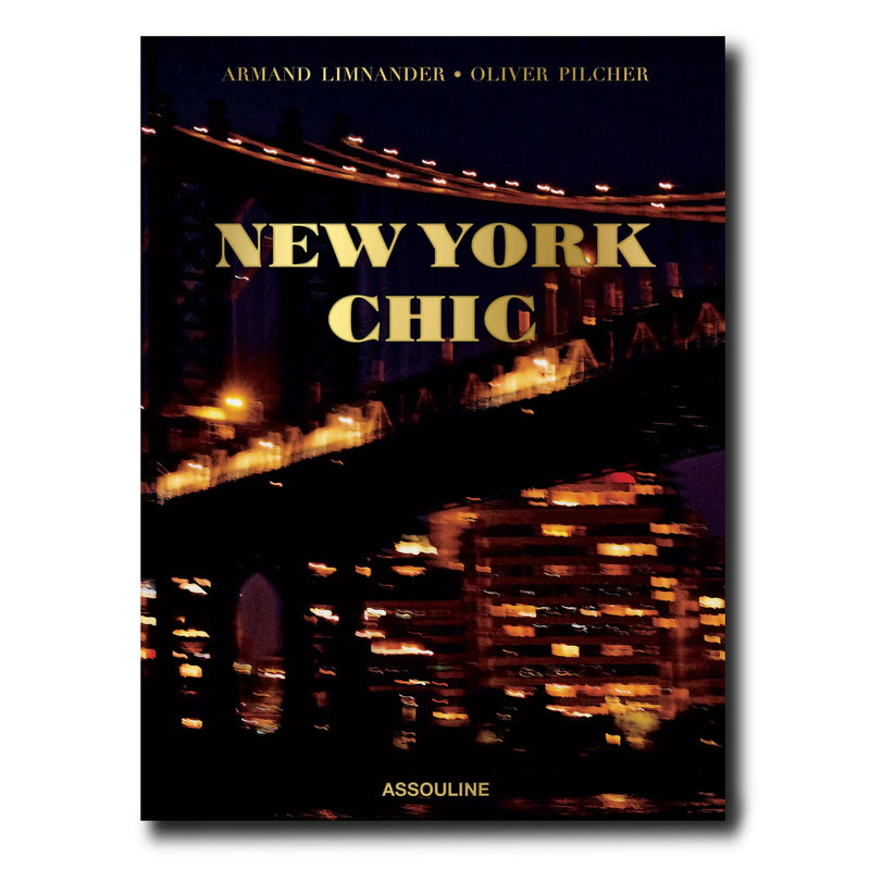Portada del libro New York Chic con rascacielos nocturnos y título amarillo.