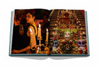 Libro Ciudad de México abierto con altar decorado y velas, y figura de pie de perfil