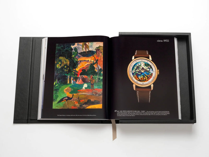 Libro de colección Patek Philippe abierto con reloj con esfera multicolor