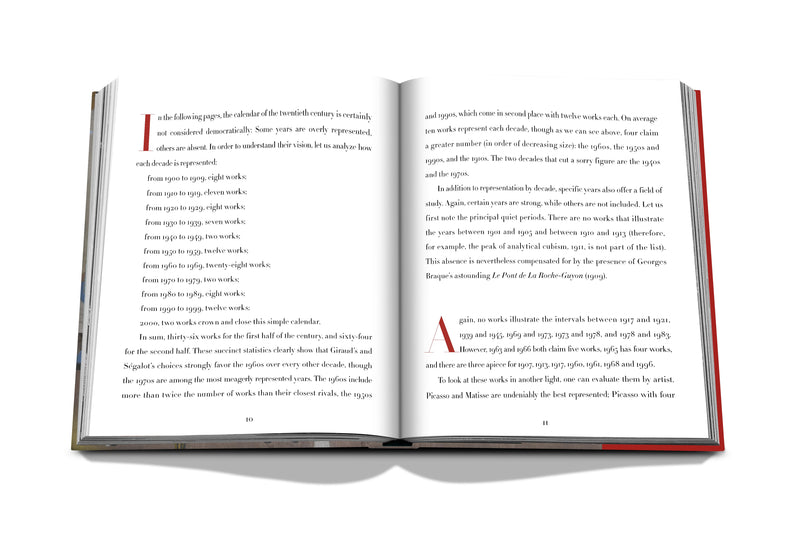 Libro de arte abierto con páginas de texto en columnas y numeración inferior