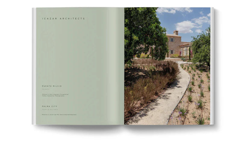 Libro Mallorca Living abierto con foto exterior: camino de jardín y casa de piedra