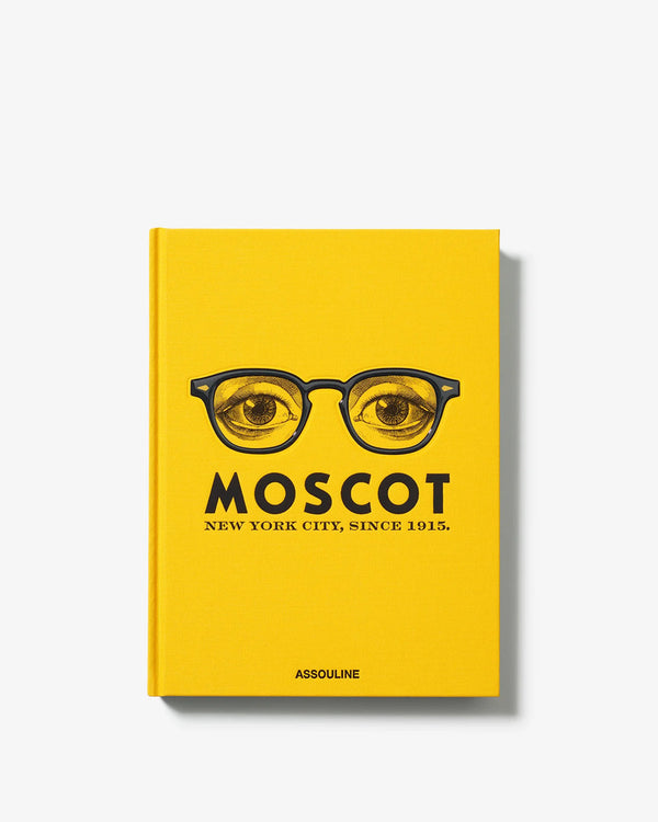 Libro de tapa amarilla con gafas ilustradas y texto MOSCOT en la portada