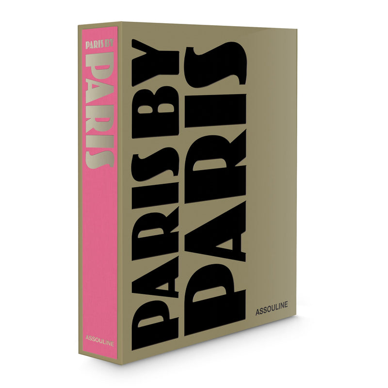 Libro de tapa dura con lomo rosa y portada beige con letras negras “Paris”.