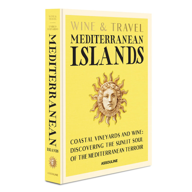 Libro Wine & Travel Mediterranean Islands, vista frontal con lomo y portada amarilla