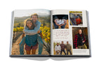 Libro abierto, foto de pareja en viñedo y recuadros de personas