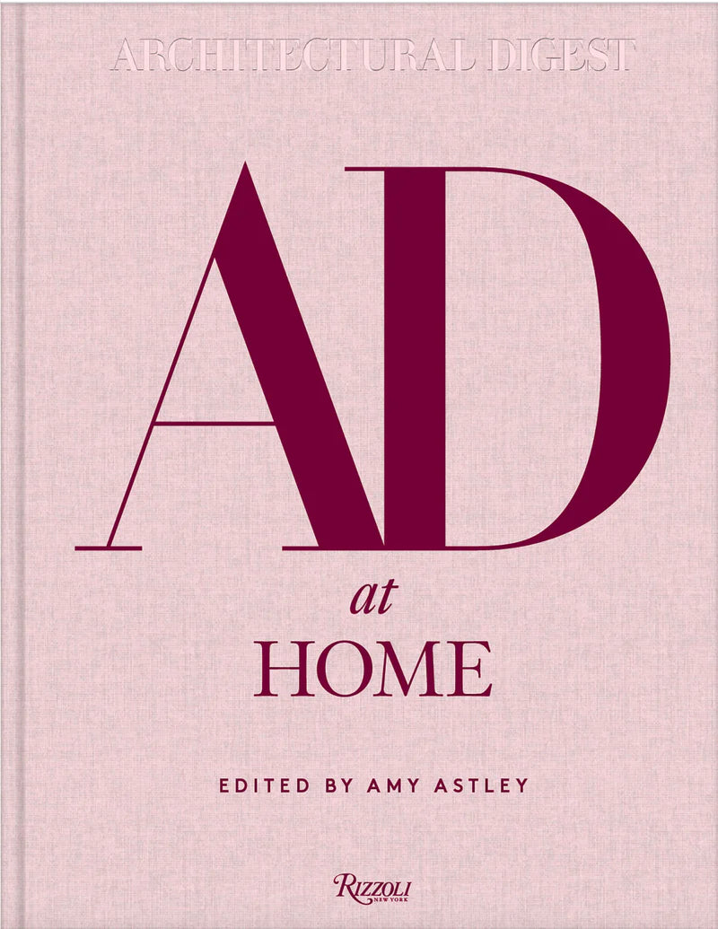 Portada de revista AD at home de Architectural Digest, fondo rosado y tipografía morada