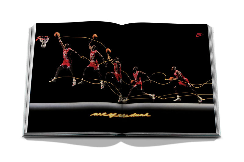 Libro abierto Assouline con ilustración de jugadores de baloncesto y texto