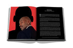 Libro abierto con retrato de hombre con sombrero y columna de texto