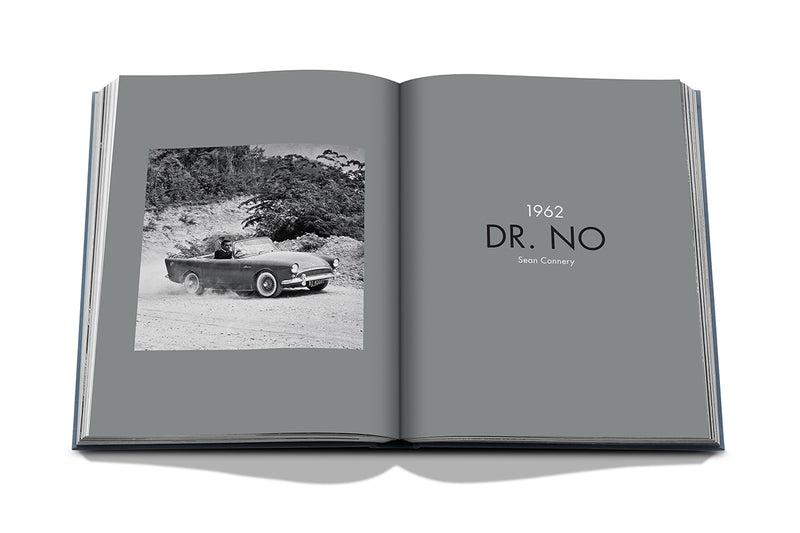 Libro abierto con foto en blanco y negro de coche y texto “DR. NO”