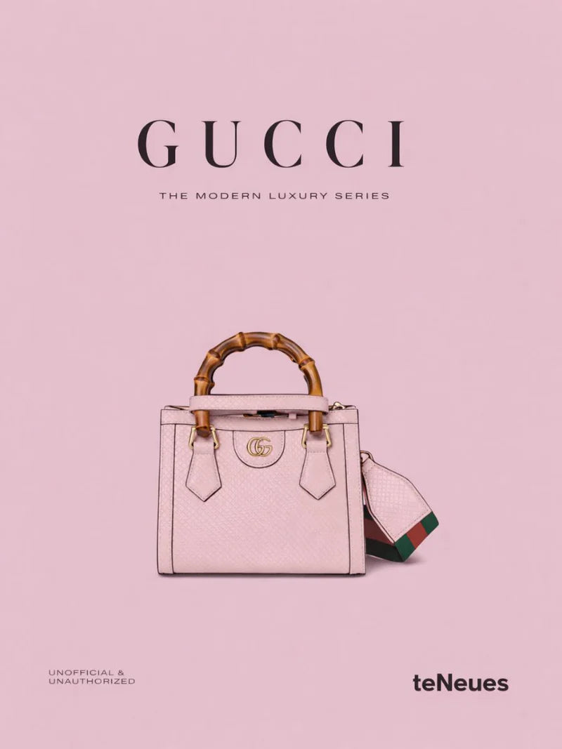 Bolso de mano Gucci rosa claro con asas de bambú, logotipo GG y bandolera a rayas