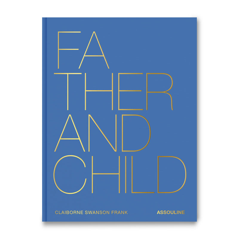 Libro de portada azul con letras amarillas grandes y texto “Assouline” en la esquina
