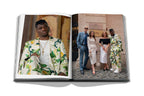 Libro abierto: retratos de moda en páginas con estilismos estampados