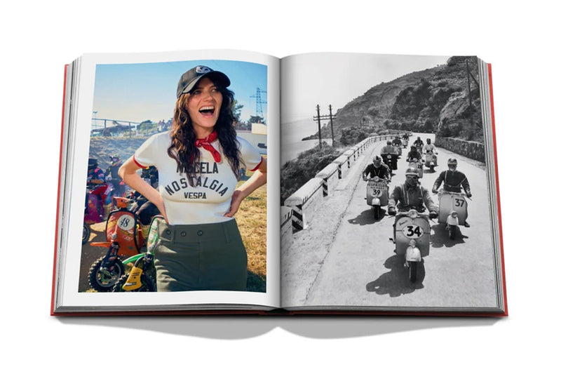 Libro abierto con foto de mujer con Vespa y paisaje montañoso en dos tonos.